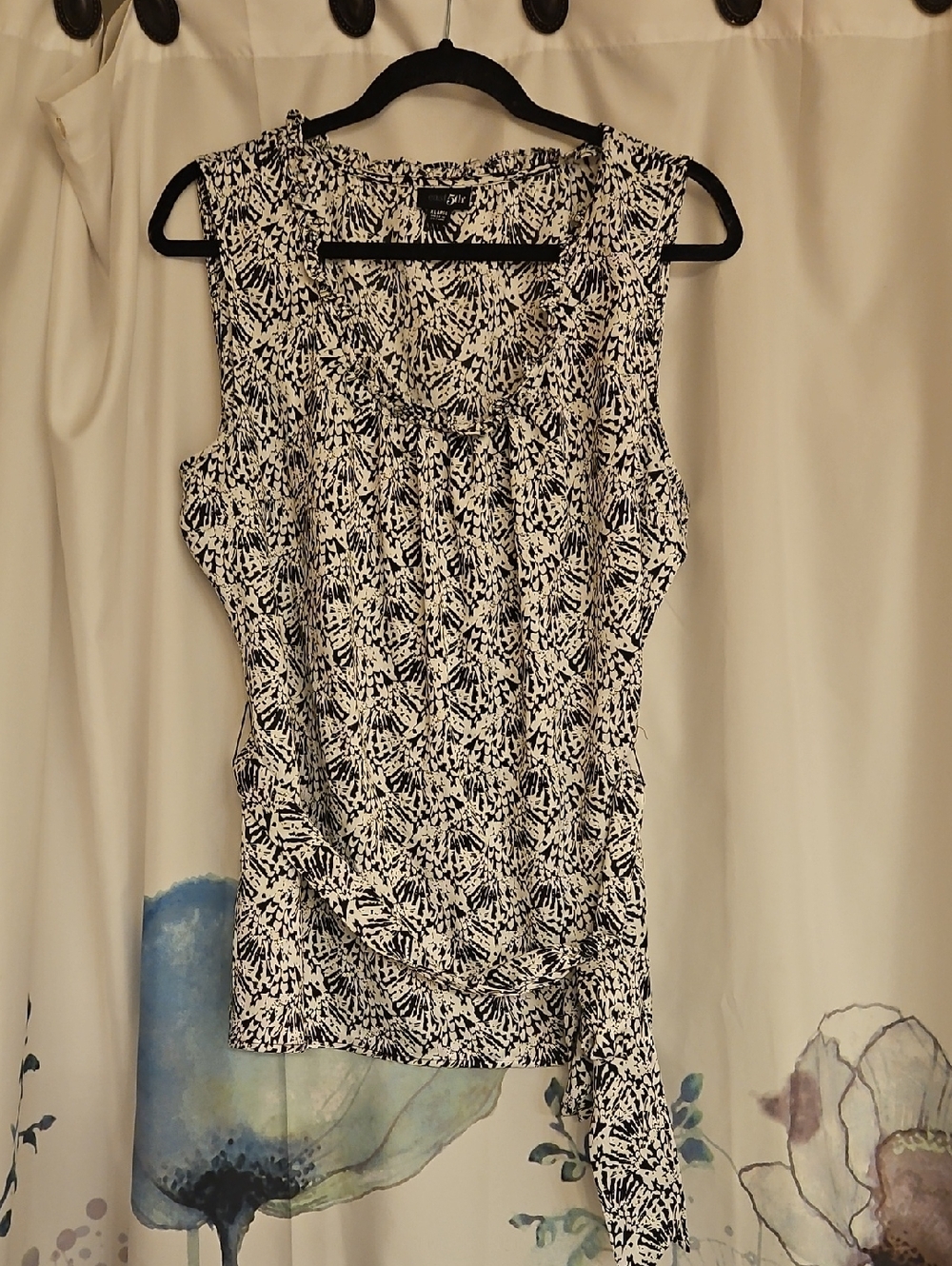 East 5th Navy & White Printed Sleeveless Tie-Detail Top